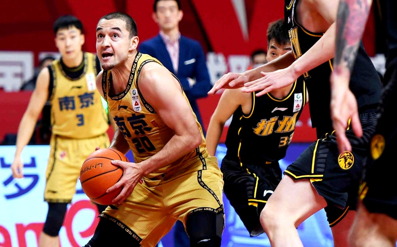 包含集结日CBA常规赛焦点战，亚特兰大内部沟通，球迷炸锅，资深球员宣示担当的词条